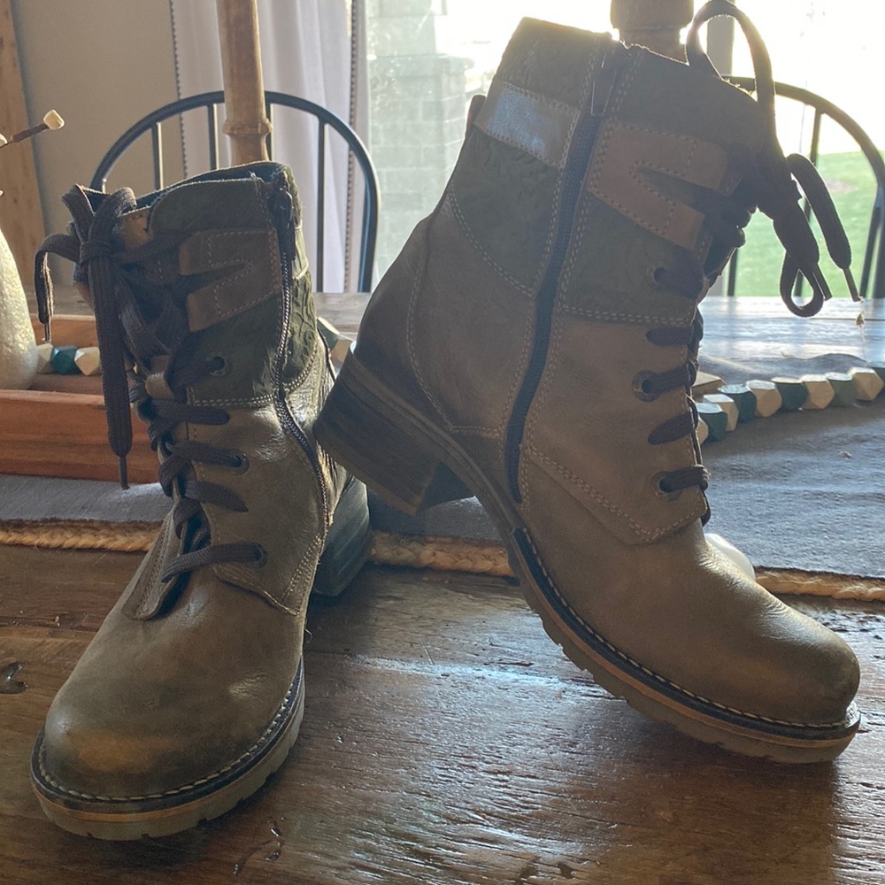 Dromedaris Kara‎ Brown & Olive Leather Combat boots. Side zip Womens size 8.5